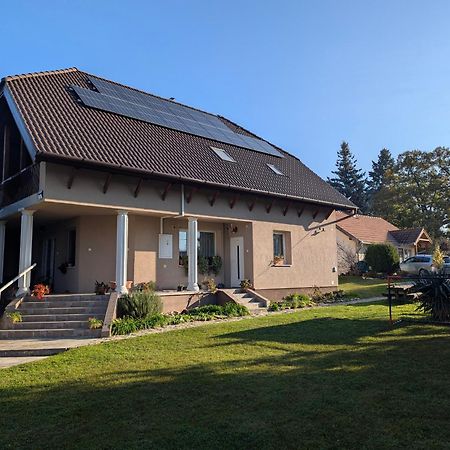 Viragos Apartman Balatonszárszó المظهر الخارجي الصورة